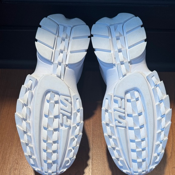 Fila Women's Black and White Chunky Sneakers - Picture 8 of 16